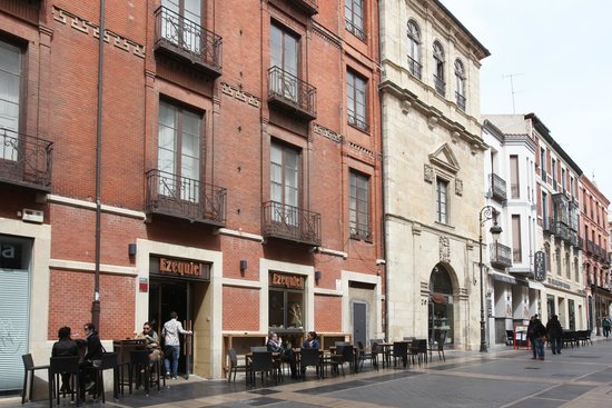 Tapas cerca de Calle Ancha León - Ezequiel